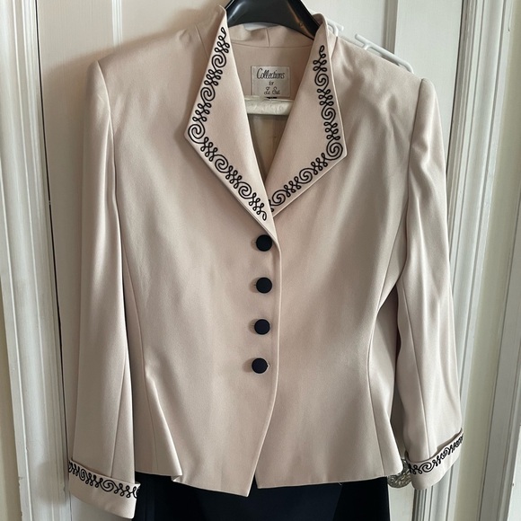 Le Suit Jackets & Blazers - Le Suit Cream and Black Women's Blazer and Skirt